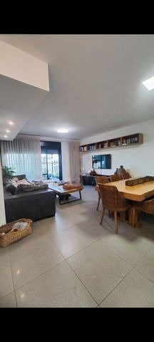 פנינה מרווחת בשחקים