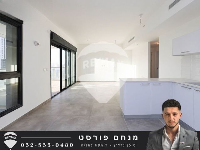 פנינה מול הים
