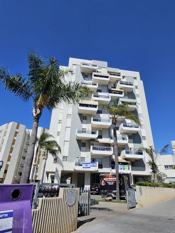 פנינה מוארת בשחקים