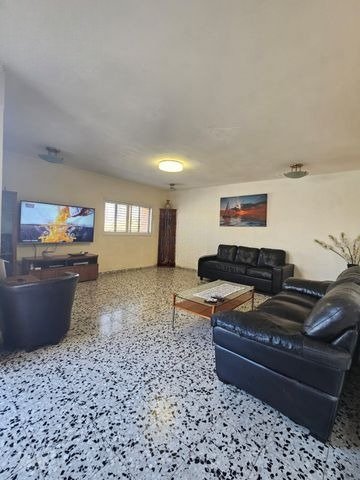 Sunny Suburban Retreat
