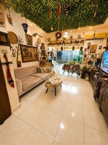 Chic Ramla Nest