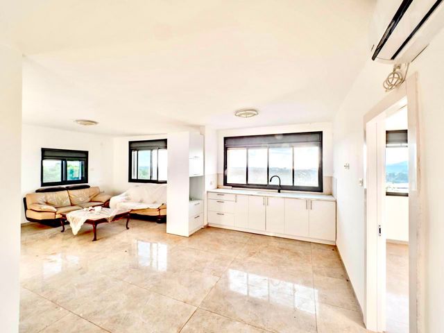 Grand Shlomi Estate