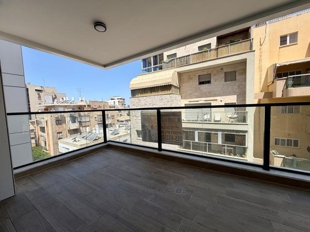 פנינה מודרנית מרווחת