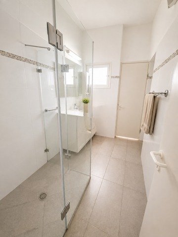Spacious Rehovot Retreat
