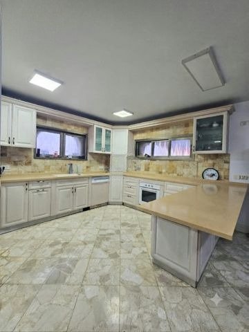 Grand Family Cottage