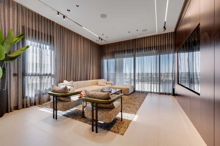Luxurious Scenic Penthouse