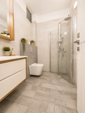 Spacious Modern Oasis