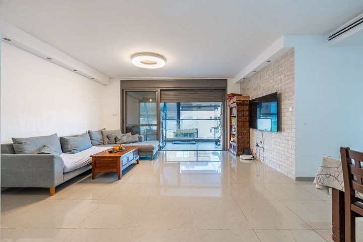 Spacious Parkview Retreat