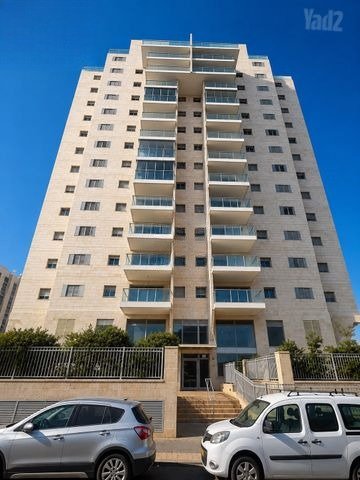 פנינה מוארת בנתניה