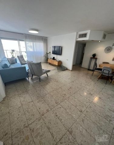 פנינה עירונית מוארת