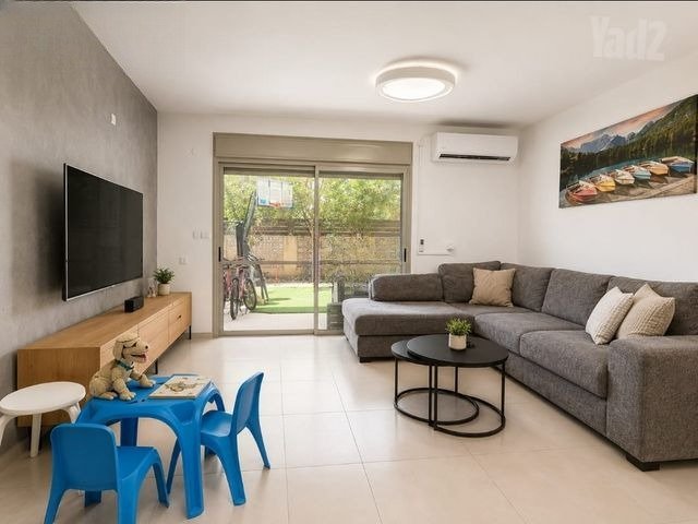 Spacious Garden Oasis
