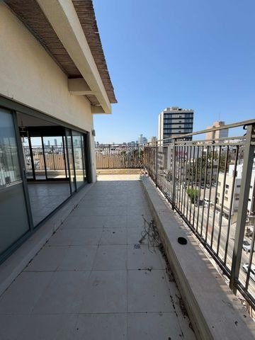 פנטהאוז רואה ים