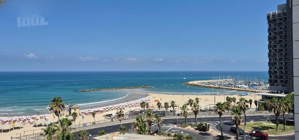 פנטהאוז מול הים