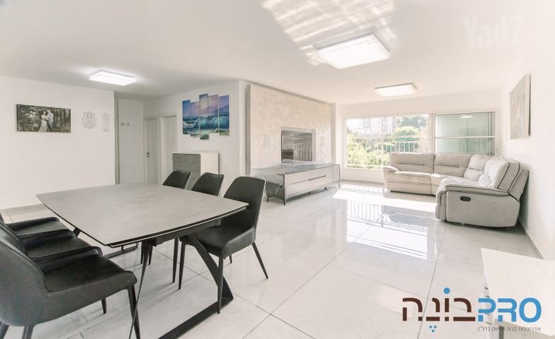פנינה מודרנית ומוארת