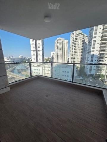 Modern Rehovot Retreat