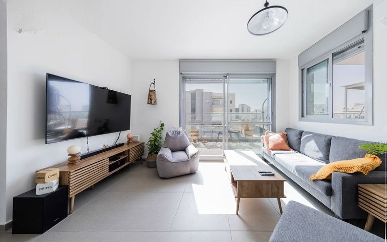 Modern Balcony Oasis