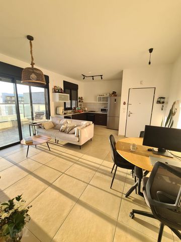 Modern Balcony Oasis