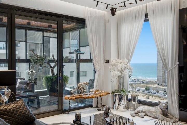 Opulent Seaside Retreat