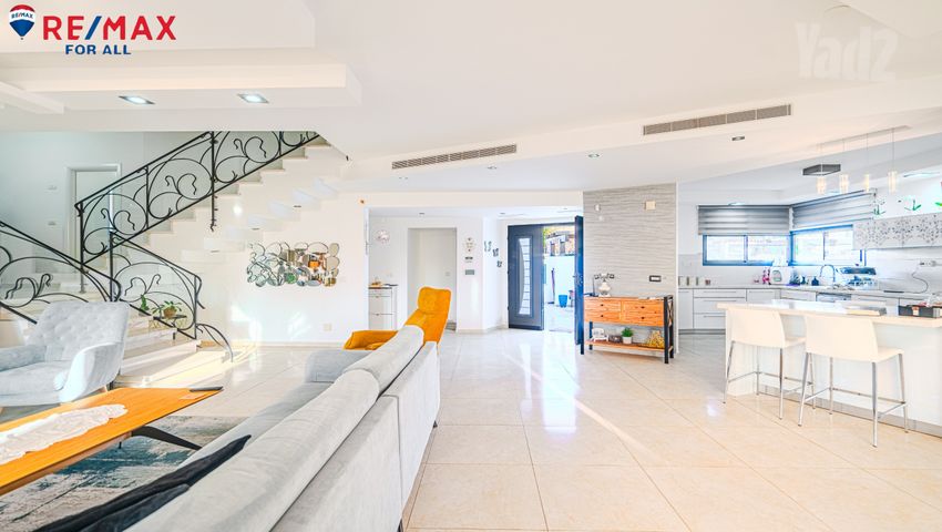 Spacious Barnea Estate