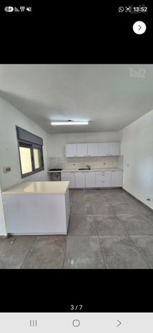 פנינה מודרנית מוארת