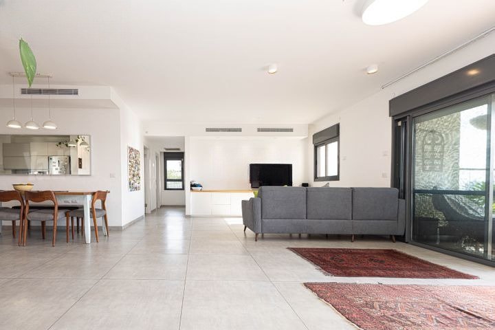 Bright Zoran Retreat