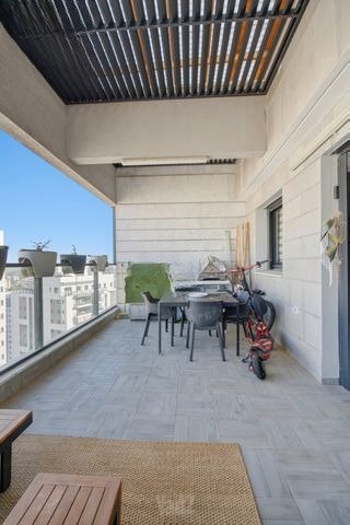 Luxurious Sky Retreat