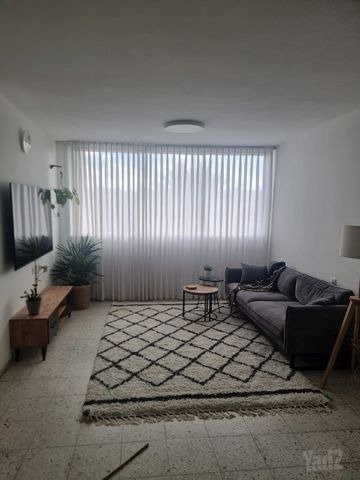 Bright Meshachrerim Apartment