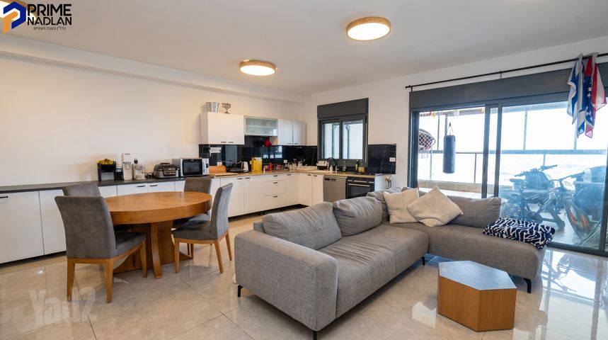 HaShikmim Street Penthouse
