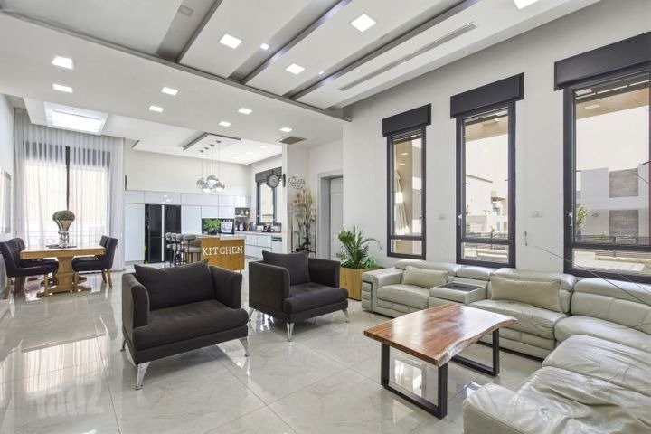 Modern Dimona Cottage