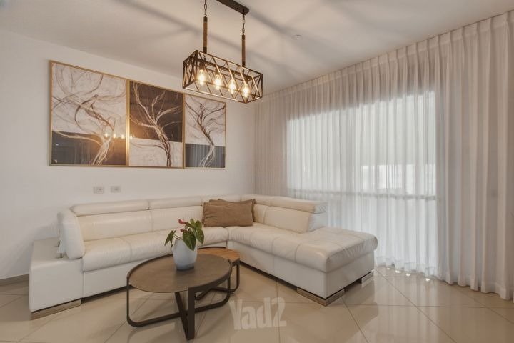 Modern Mamshit Apartment