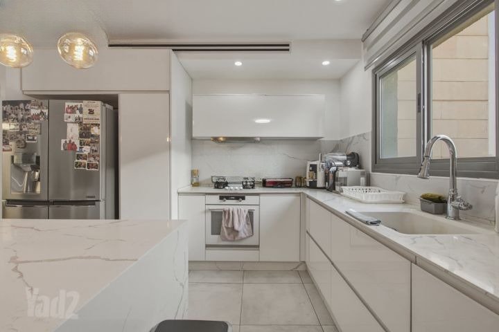 Modern HaShahar Apartment
