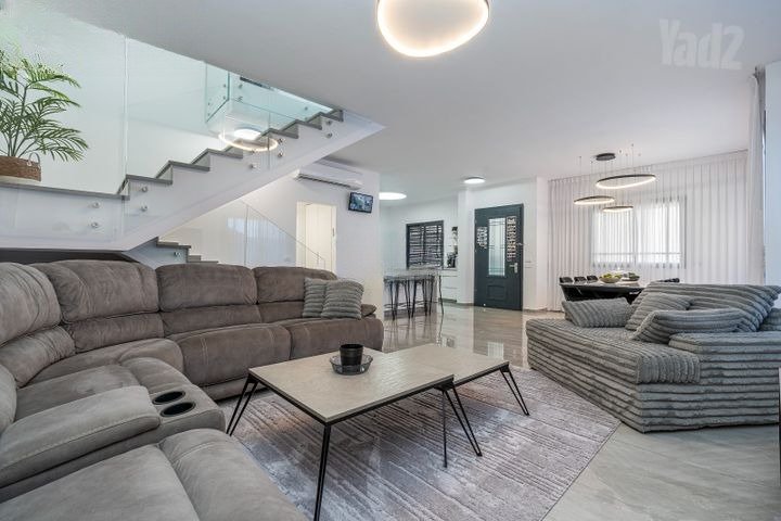 Modern Hadera Cottage