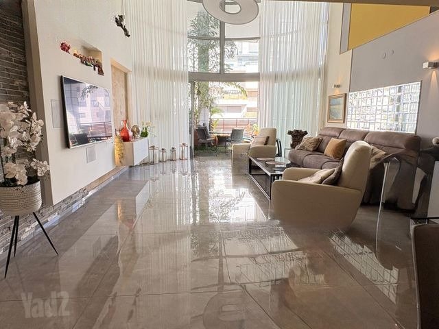 Neve Gan Penthouse