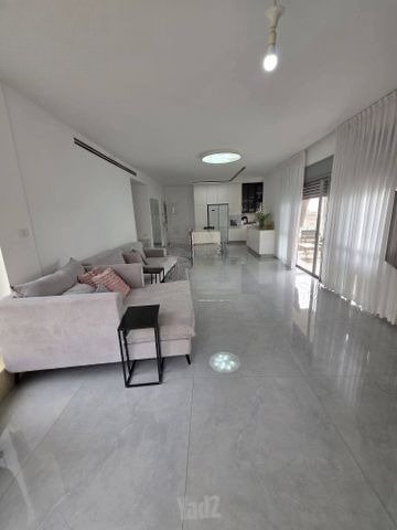 Modern Dafna Five