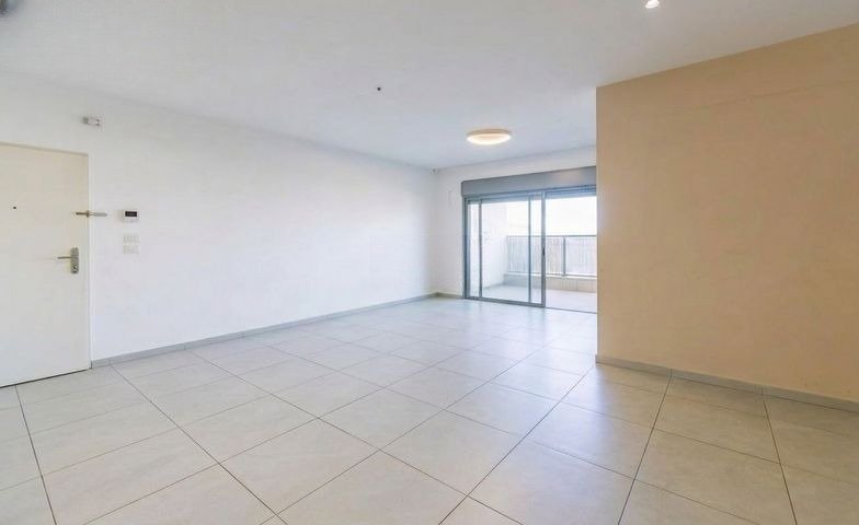 Spacious Rehovot Apartment