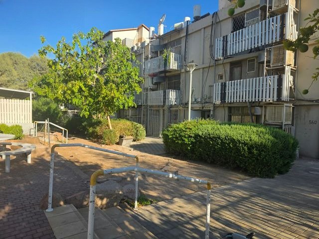 Sunny Eilat Walkup
