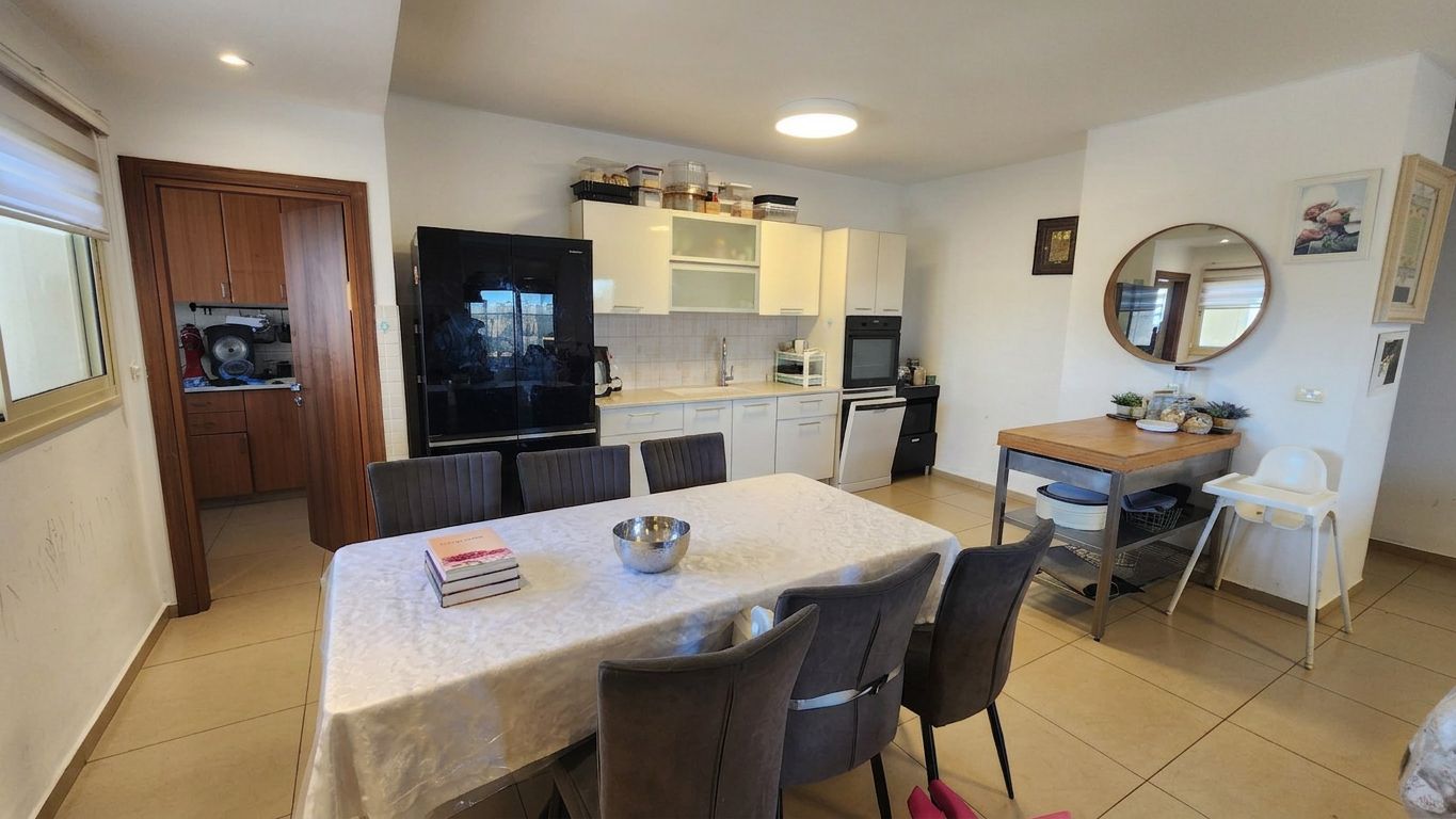 Spacious Hadera Apartment