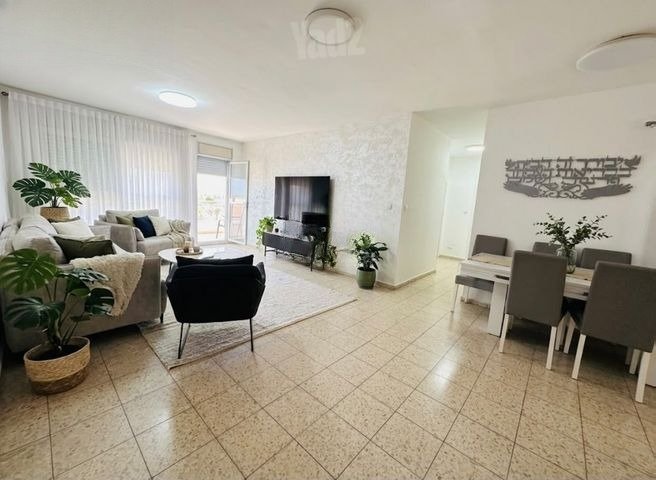 Or Yehuda Balcony