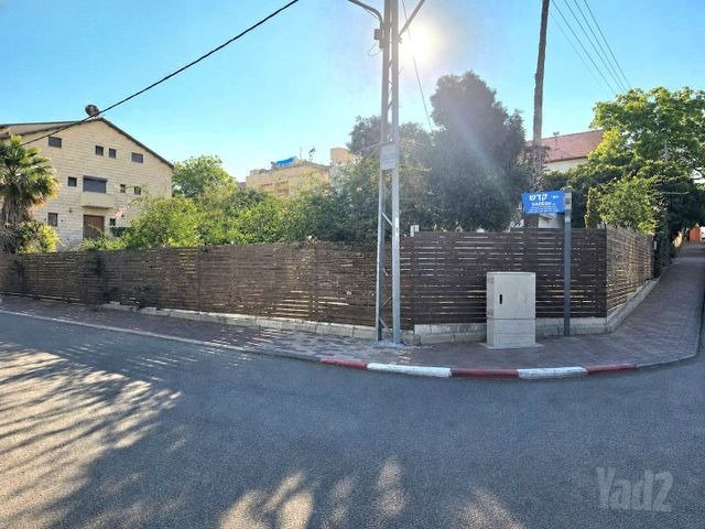 מגרש פינתי בטרומפלדור
