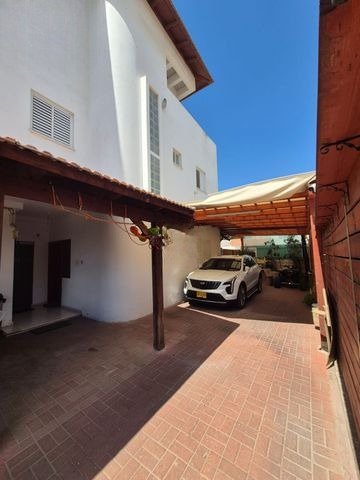 Spacious Rehovot Cottage