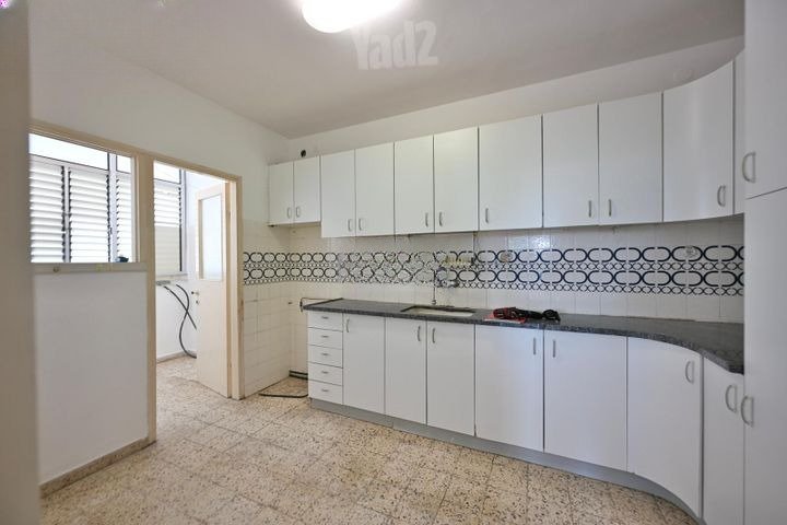 Spacious Rothschild Apartment