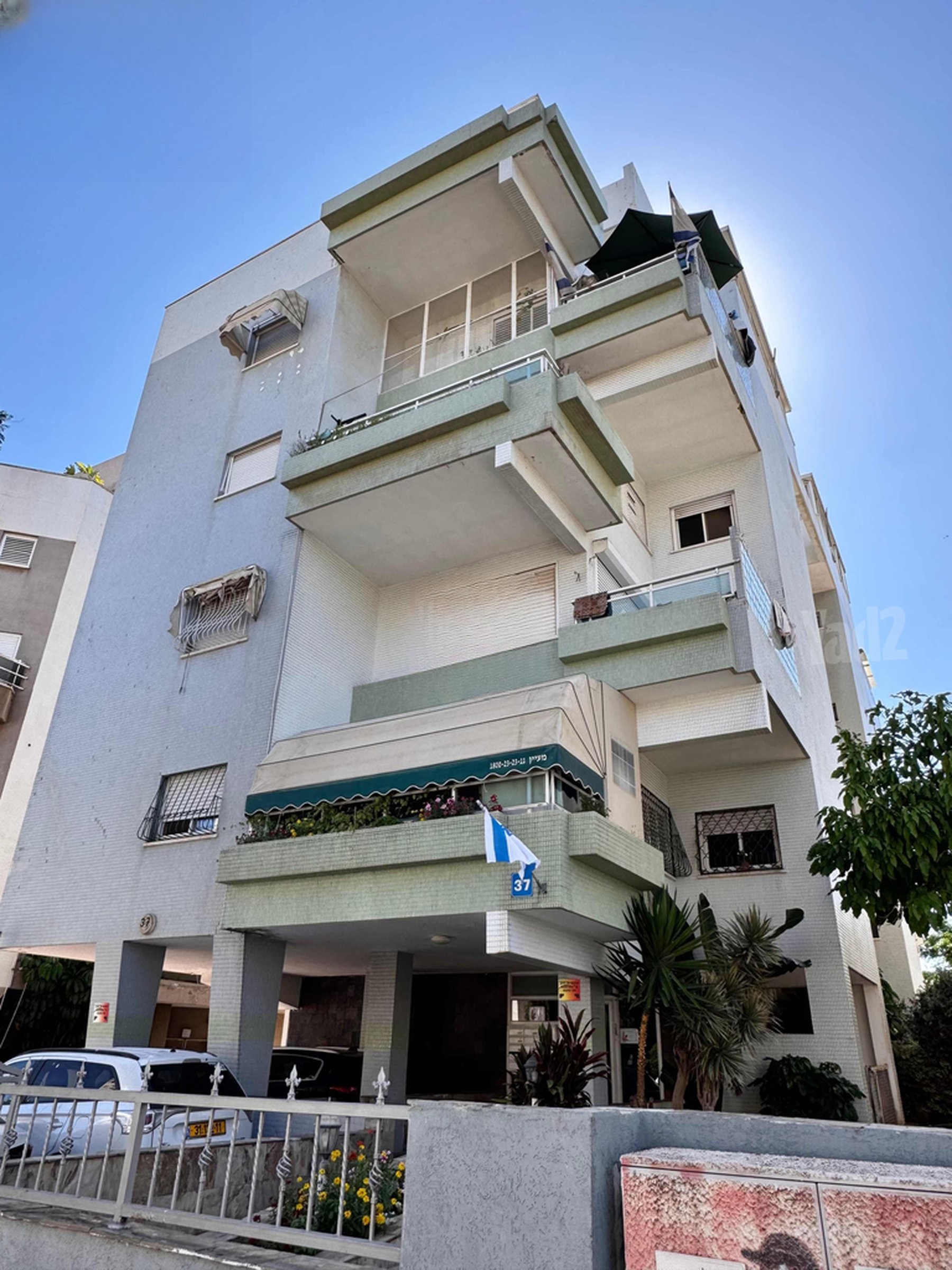 חמישה חדרים בריינס