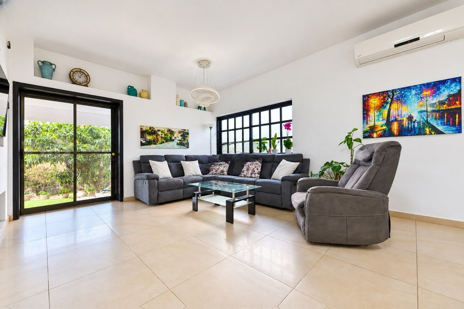 Jabotinsky Corner Cottage
