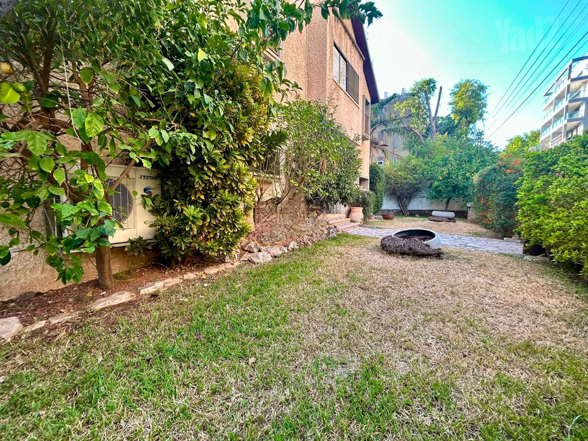 Spacious Ramatayim Cottage