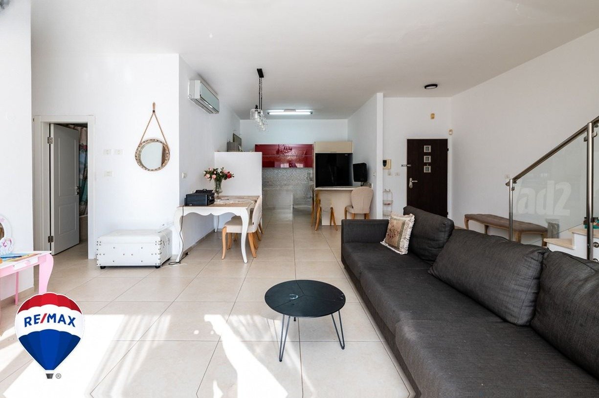 Halomot Zikhron Duplex