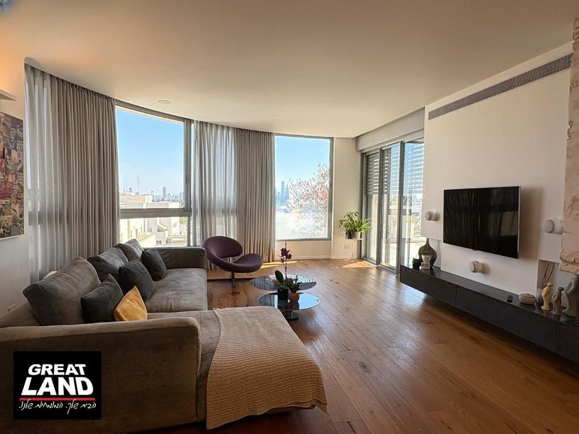 Neve Gan Penthouse