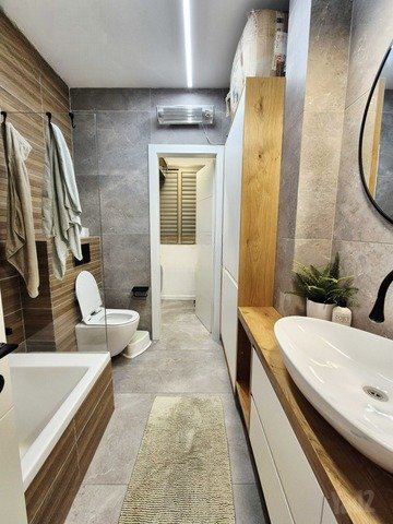 Spacious Holon Five