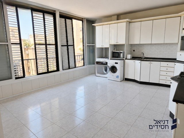 Central Rehovot Walkup