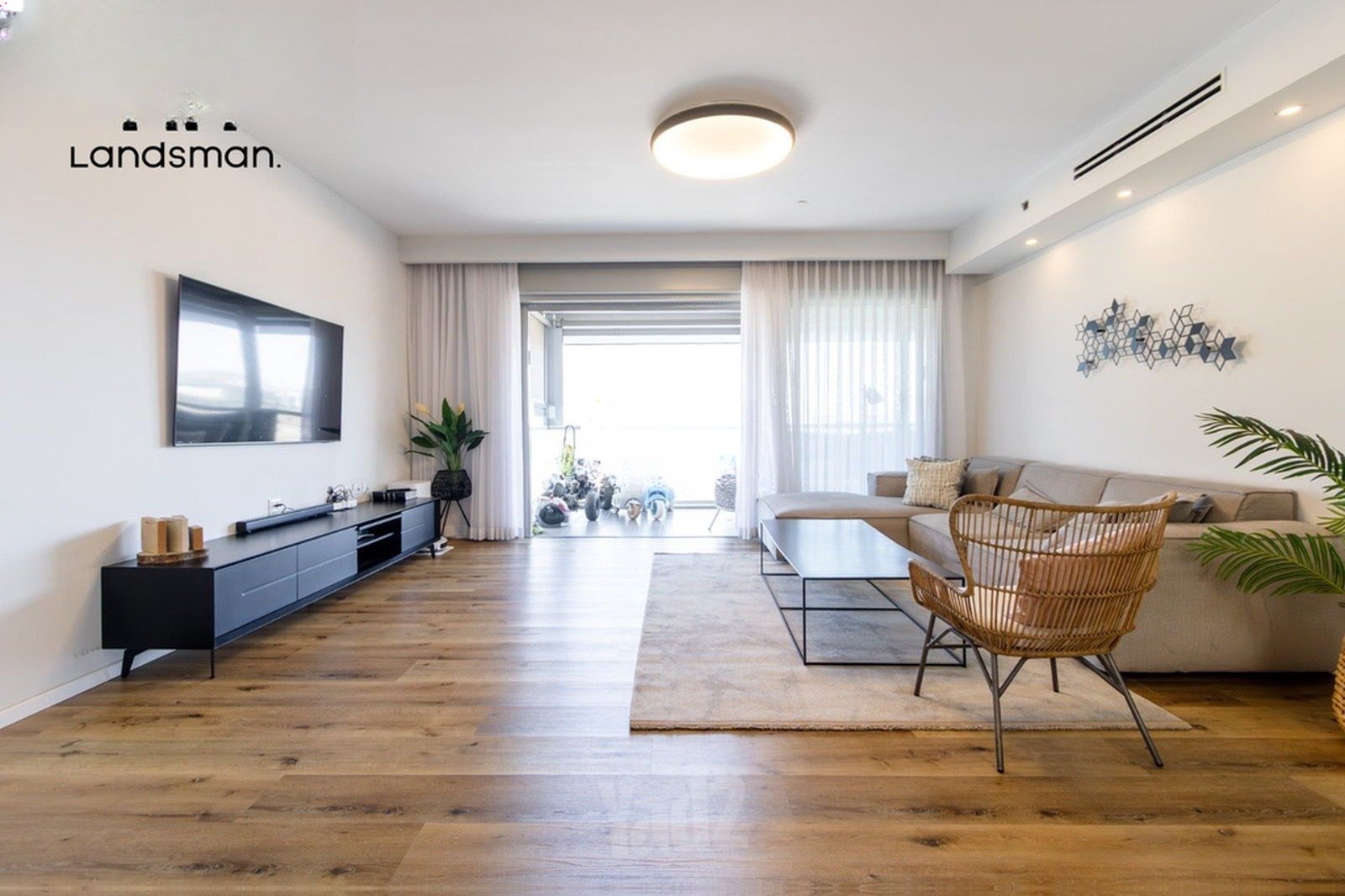 Modern Nufarim Apartment