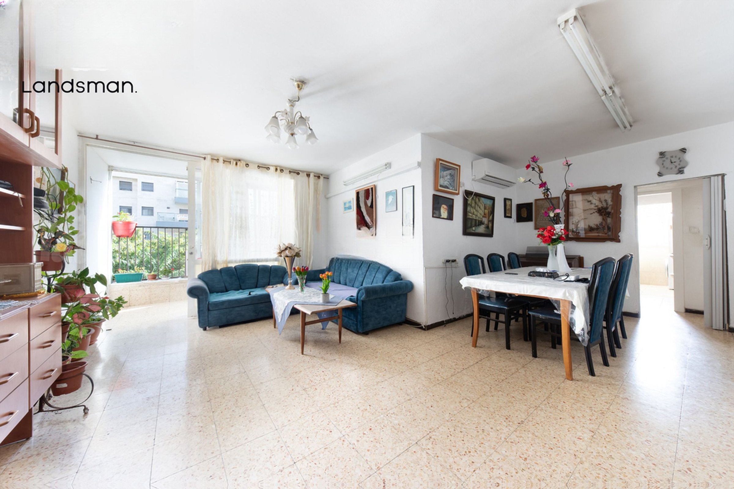 Spacious Ezra Apartment